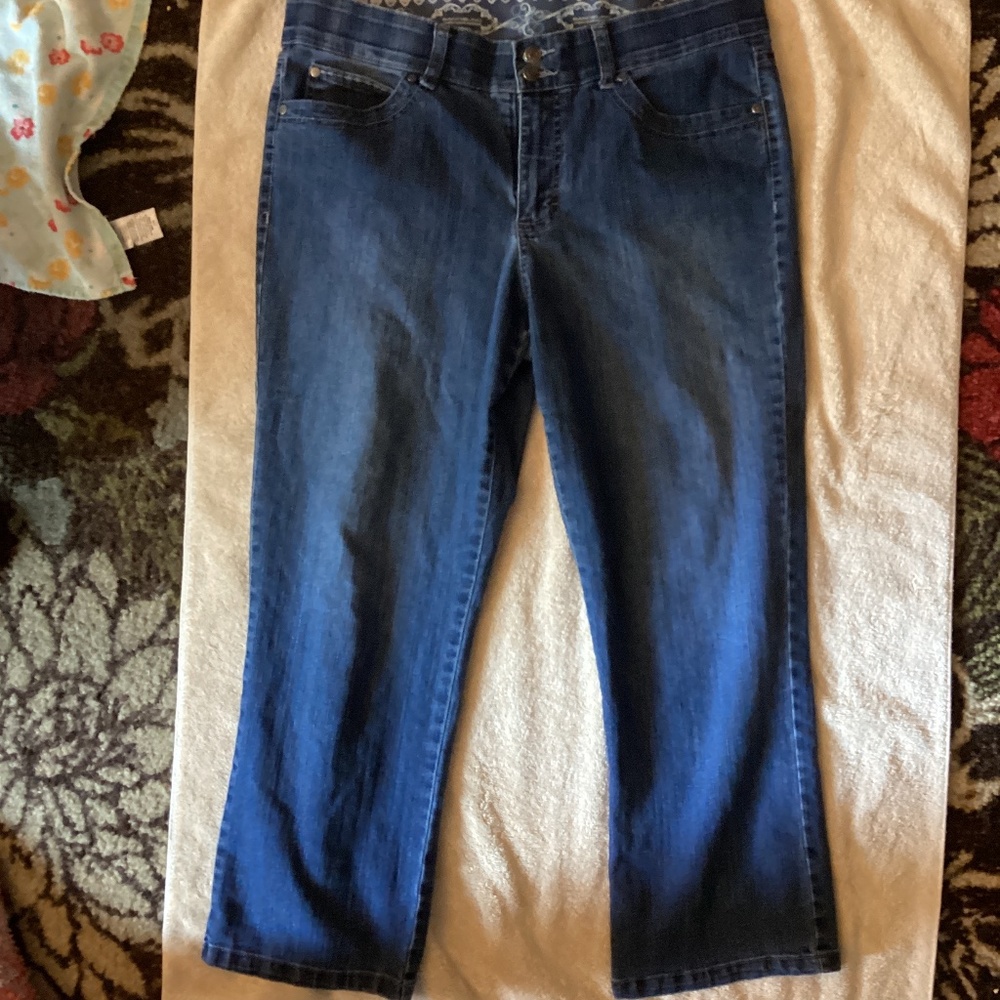 BANDOLINO Bohemian Comfort Stretch Waistband Capris